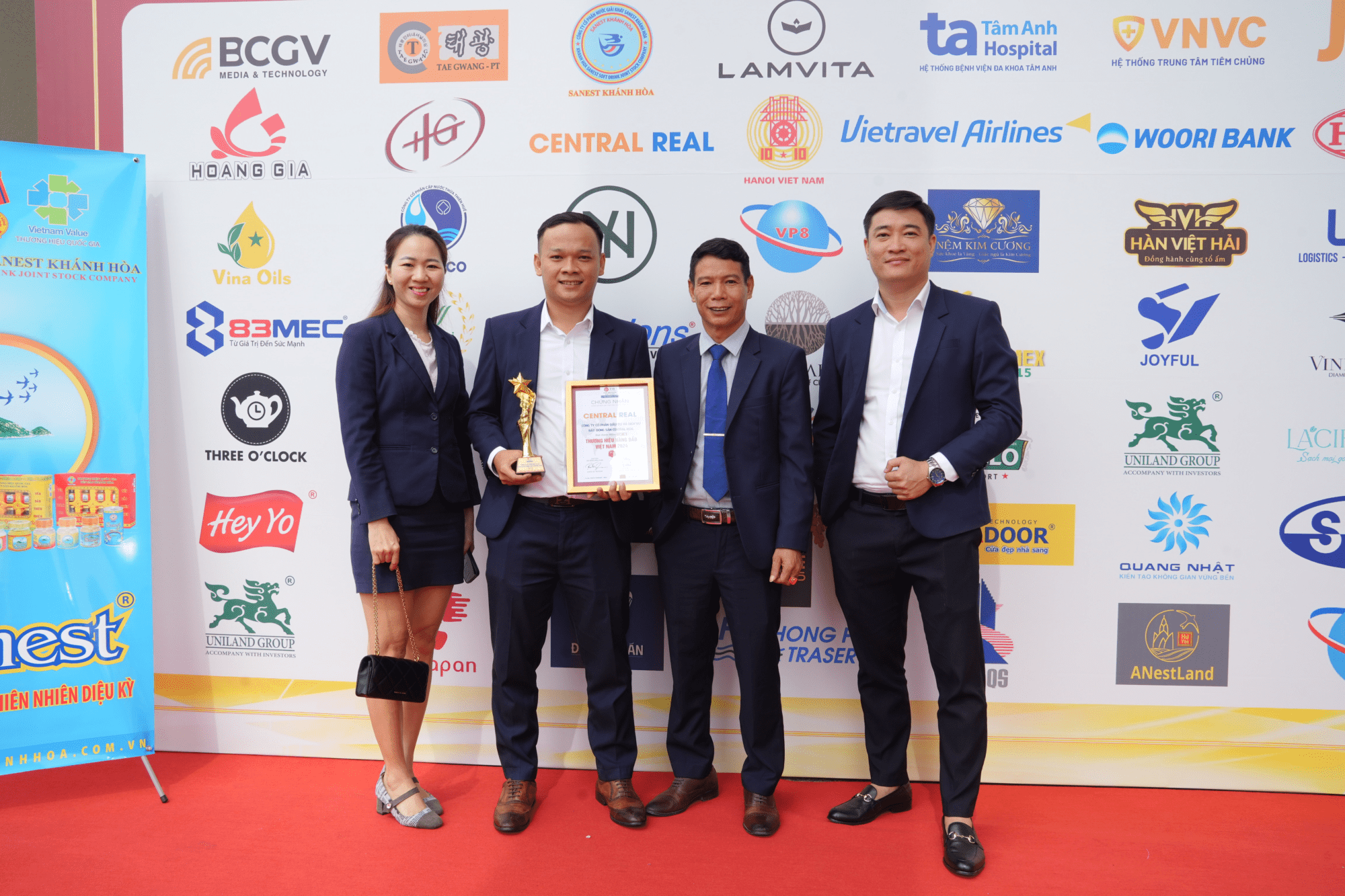 Các Lãnh Đạo Công ty CP Đầu tư & Dịch vụ Bất Động Sản Central Real
